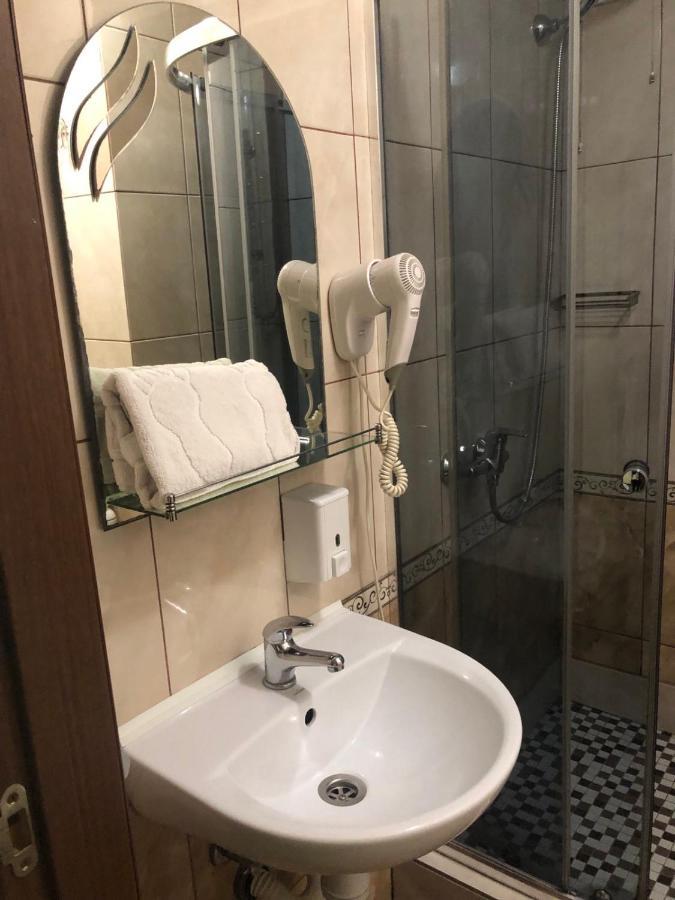 Apart Hotel Avinos Lviv Exteriör bild